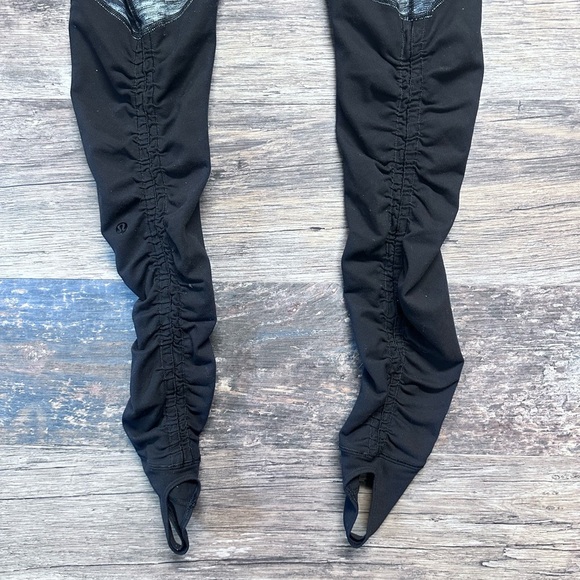 lululemon athletica Gray Leggings with Wide Waistband and Capri Length - Picture 3 of 6